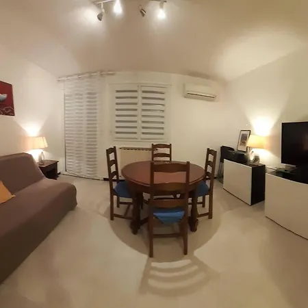 Rdc 6 Couchages Avec Garage * Nîmes